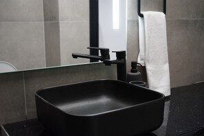Hair dryer, towels, soap, toilet paper - Mackenzie boutique apartment with pool (Larnaca)