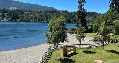 Spacious and Cozy house in charming Lake Cowichan