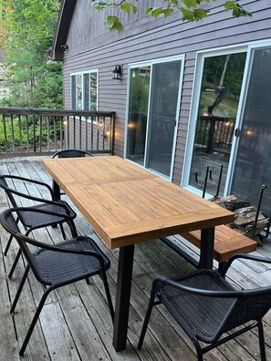 Outdoor dining