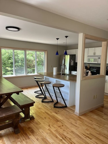 Trailside • Walk to Skiing • Stone FP • Golden Tee