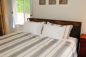 4 bedrooms, desk, iron/ironing board, free WiFi