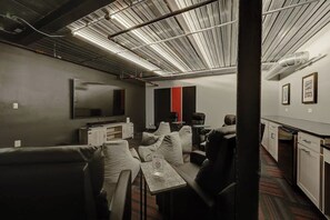 Télévision, espaces bureaux, écrans d'ordinateur