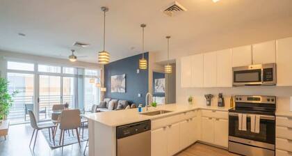 Central PHX with Pool, Gym +Parking +W/D Walkable