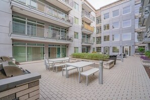 Outdoor dining - Downtown Phoenix Retreat | Walk to Arts District (Phoenix)