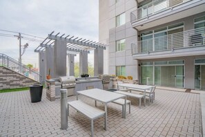 Outdoor dining - Downtown Phoenix Retreat | Walk to Arts District (Phoenix)