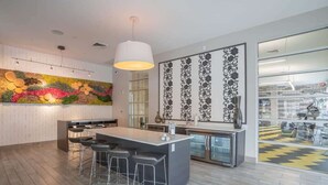 A modern kitchen with a central island, bar stools, a pendant light, and decorative wall art. - Downtown Phoenix Retreat | Walk to Arts District (Phoenix)