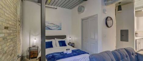 1 bedroom, iron/ironing board, WiFi, bed sheets