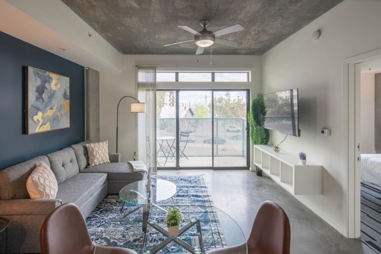 Comfy 1BD | Central Downtown | Gym+Pool+Parking