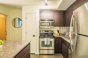 Fridge, oven, stovetop, dishwasher