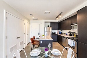 Private kitchen - DT PHX Condo with Pool Gym Parking WD (Phoenix)