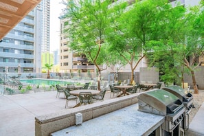 Outdoor dining - DT PHX Condo with Pool Gym Parking WD (Phoenix)