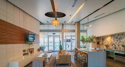 Roosevelt Row APT in CDT with Gym+Pool+Parking+W/D