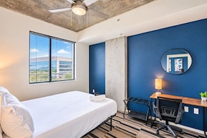 Room - DT PHX Condo with Pool Gym Parking WD (Phoenix)