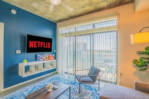 Téléviseur, bureau