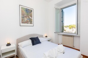 3 habitaciones, tabla de planchar con plancha, wifi y ropa de cama 