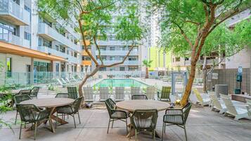 Tempat makan outdoor