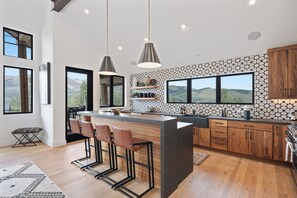 雪櫃、微波爐、焗爐、爐具