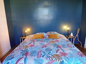 3 slaapkamers, een strijkplank/strijkijzer, reisbedje, wifi