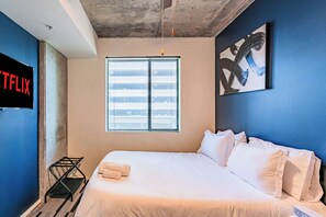 2 habitaciones, tabla de planchar con plancha, wifi y ropa de cama 