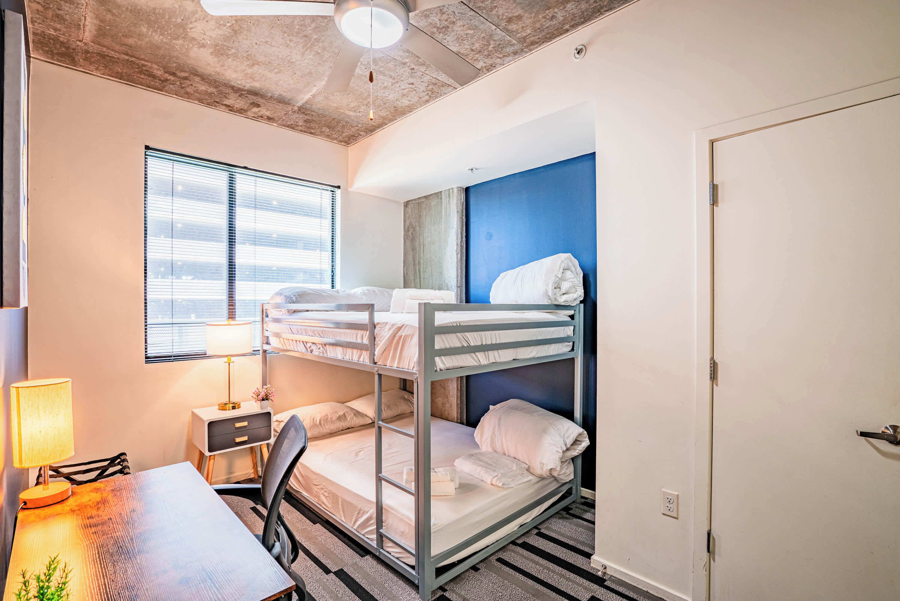 2 chambres, fer et planche à repasser, Wi-Fi, draps fournis