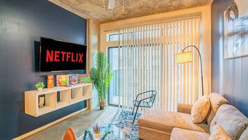 Een televisie en een kantoor