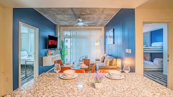 2 slaapkamers, een strijkplank/strijkijzer, wifi, beddengoed