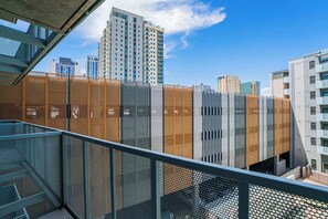 Property grounds - Unwind near PHX DT | Gym,Balcony,Pool,Parking,W/D (Phoenix)