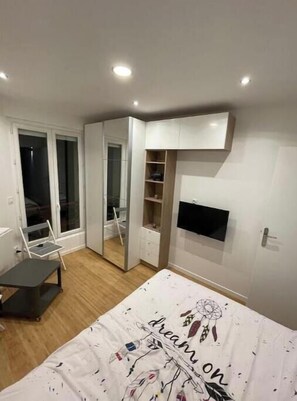 1 chambre, fer et planche Ă repasser, Wi-Fi, literie fournie