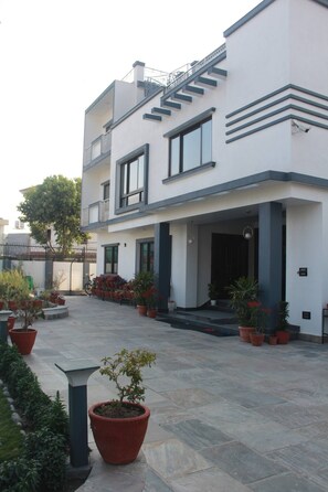 Exterior - Gentle Heart Inn - A Heart for the People 3 (Budhanilkantha)