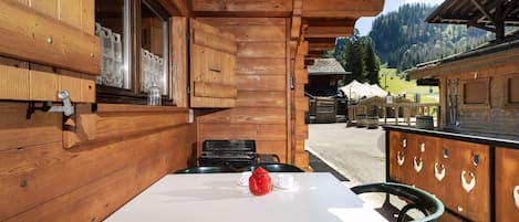 Outdoor dining