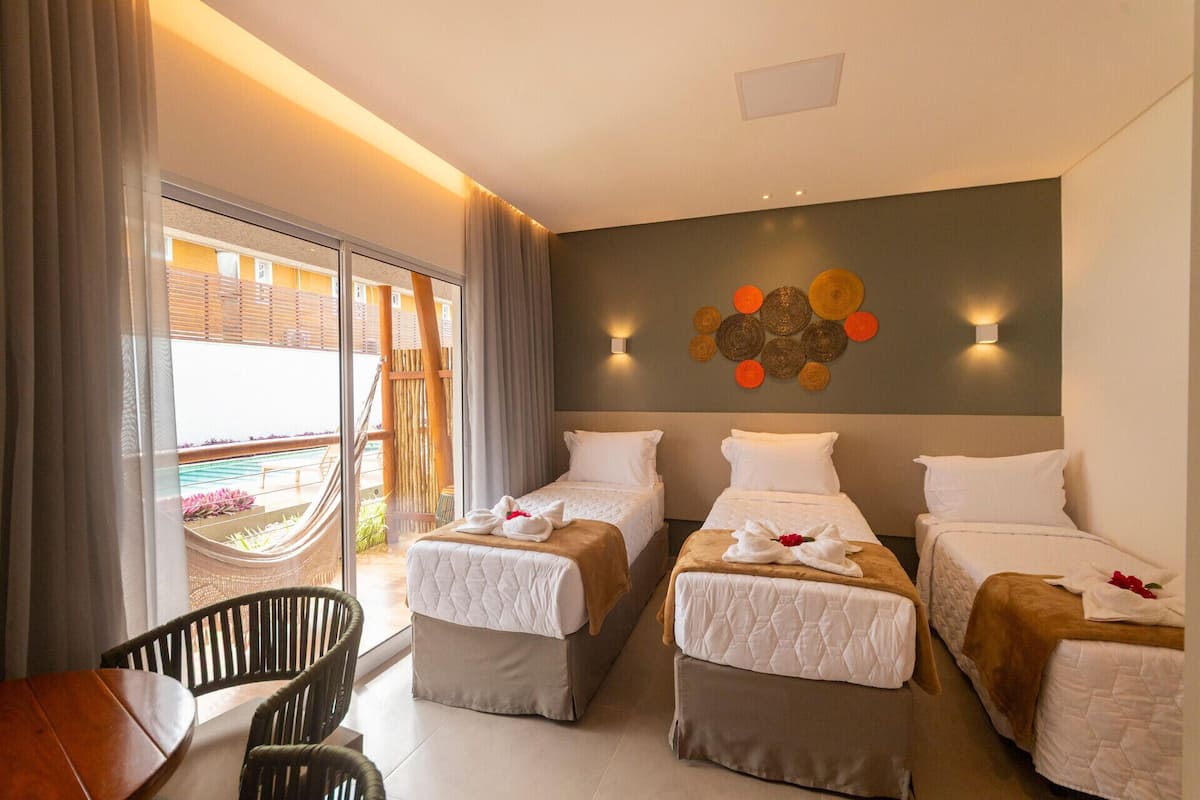 Een kluis op de kamer, een bureau