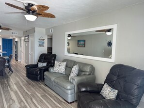 Smart TV - Life is Better at "The Beach" Charming Beachfront Condo: Beautiful Gulf View (Indian Shores)