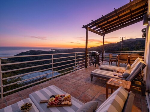 Malibu retreat, Panoramic views, Hot tub, Golf