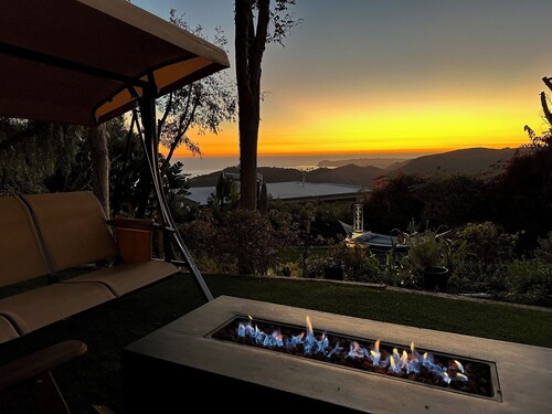 Malibu retreat, Panoramic views, Hot tub, Golf