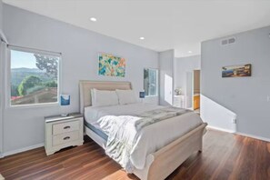 4 bedrooms, desk, iron/ironing board, travel cot