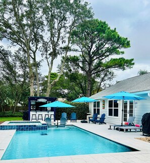 Pool - Pool/Heated Spa! Pool Bar! Bikes! 3 min to Beach and 10 min to Town! Golf Cart! (Fernandina Beach)