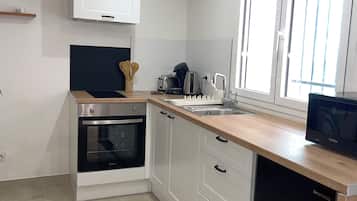 Micro-ondes, four, plaque de cuisson