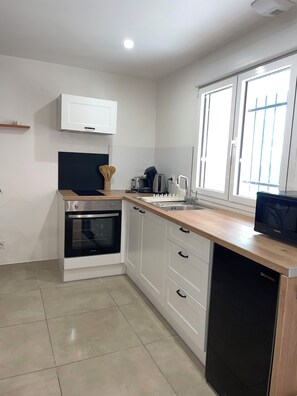 Mikrobølgeovn, ovn og kokeplater