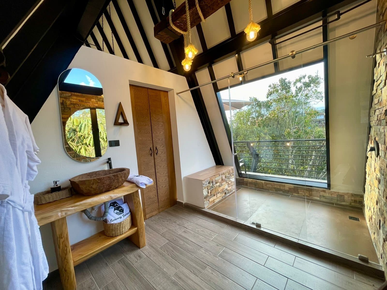 Deluxe Cabin, Balcony, Garden View | Bathroom | Separate tub and shower, hair dryer, towels, soap