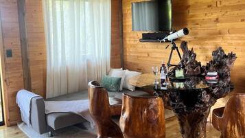 Comfort Cabin | Laptop workspace, free WiFi