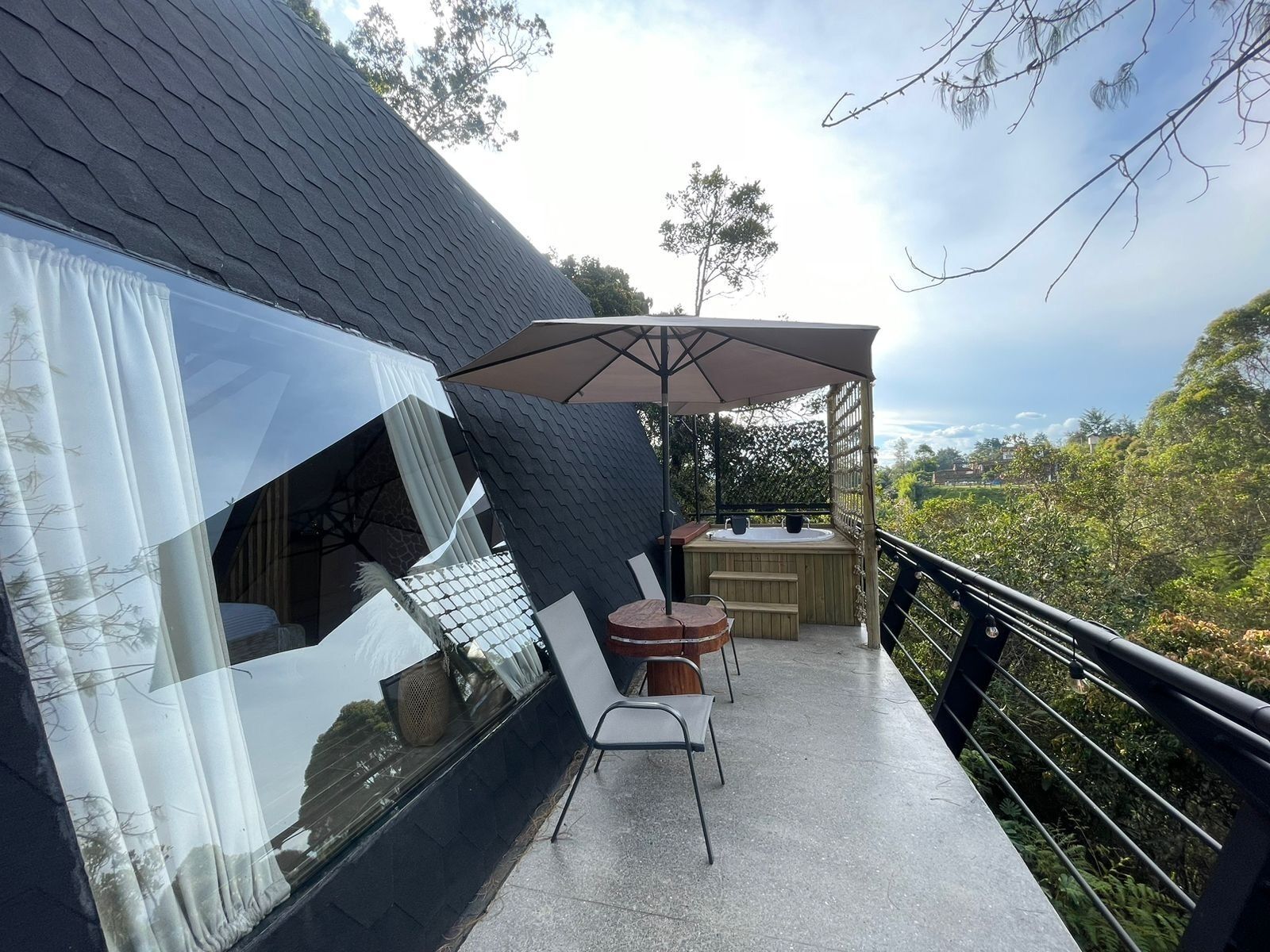 Deluxe huisje, balkon, uitzicht op tuin | Terras