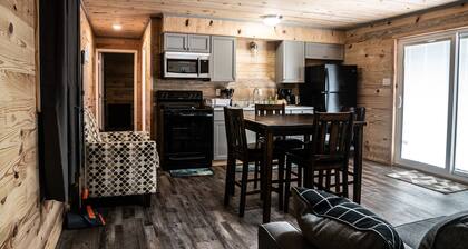 Cozy 2-bedroom cabin /w Slip on Dale Hollow Lake in Albany, KY