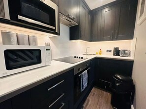 Réfrigérateur, micro-ondes, four, lave-vaisselle