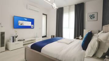 Superior studio, balkon, uitzicht op binnenplaats | Individueel gedecoreerd, individueel gemeubileerd