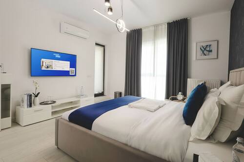Superior studio, balkon, uitzicht op de binnenplaats | Individueel gedecoreerd, individueel gemeubileerd