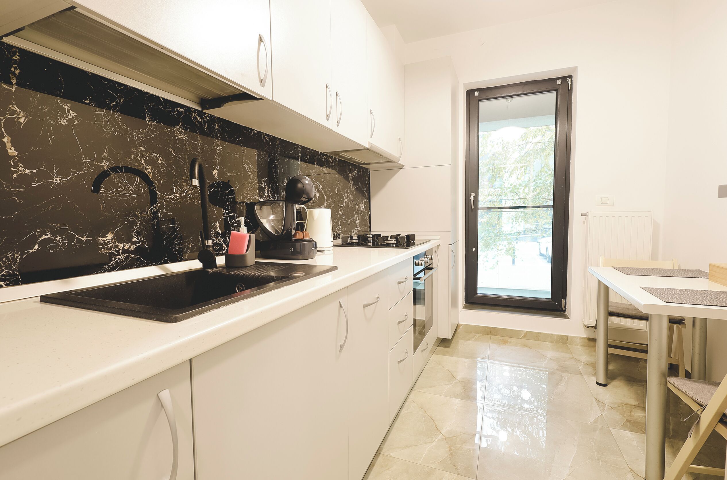 Estúdio com design assinado | Cozinha privada | Geladeira grande, fogão, cooktop, talheres/pratos/utensílios de cozinha