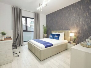 Studio supérieur | Décor unique, ameublement unique, rideaux d’obscurcissement