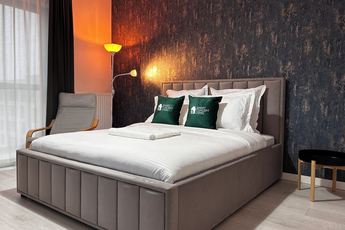 Superior Studio, Balcony, Courtyard View | Individually decorated, individually furnished, blackout drapes