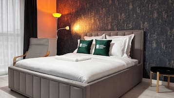 Decoración personalizada, muebles diferentes y cortinas blackout