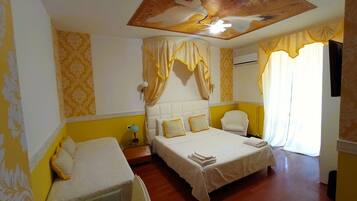 Kamar Triple Klasik, pemandangan gunung | Brankas, meja kerja, dan Wi-Fi gratis